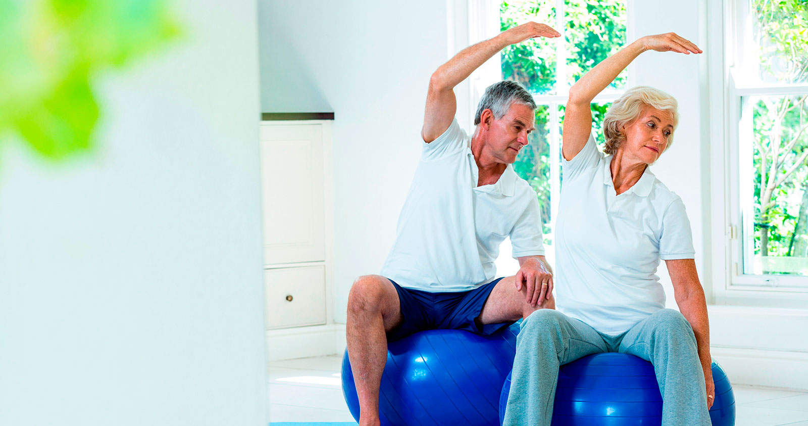 Pacientes realizando ejercicios de equilibrio
